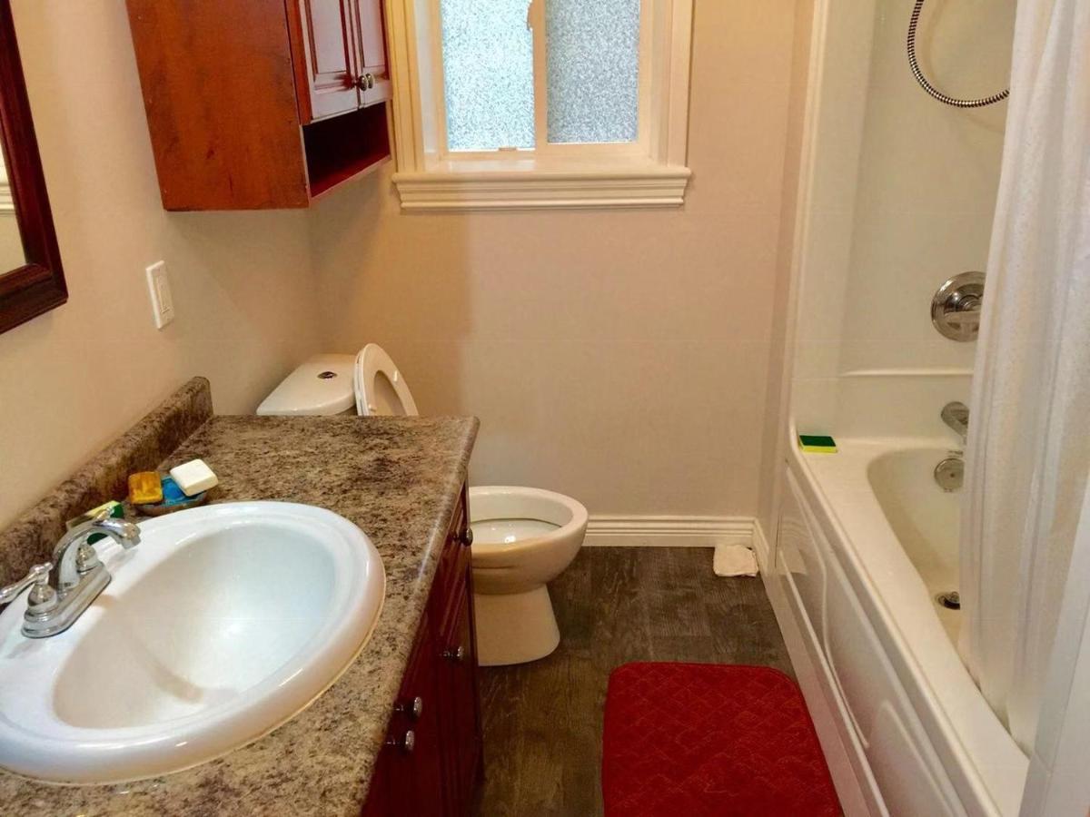 Good Location Apartment Surrey Luaran gambar