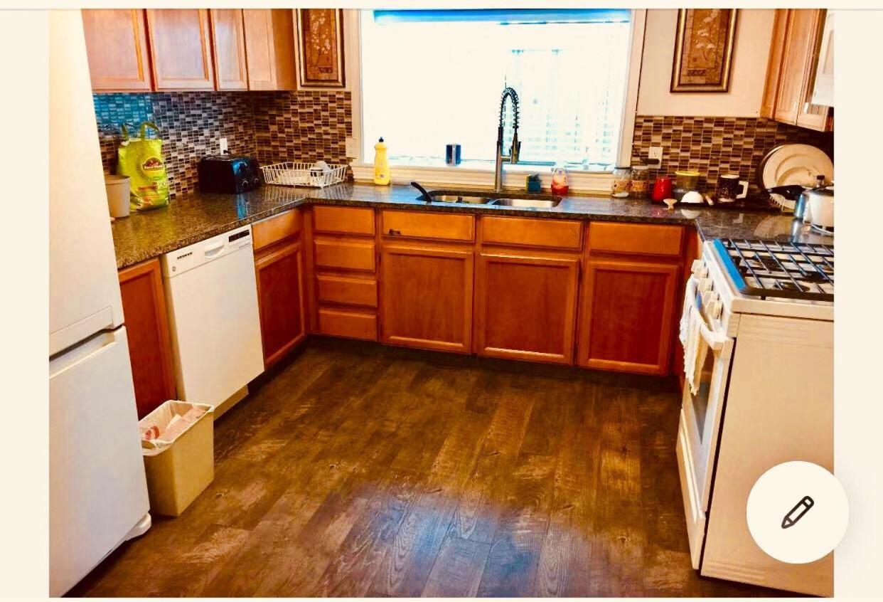 Good Location Apartment Surrey Luaran gambar